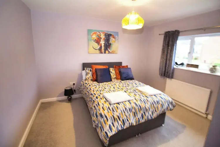 Spacious 3 Bed House - Newly Refurbished