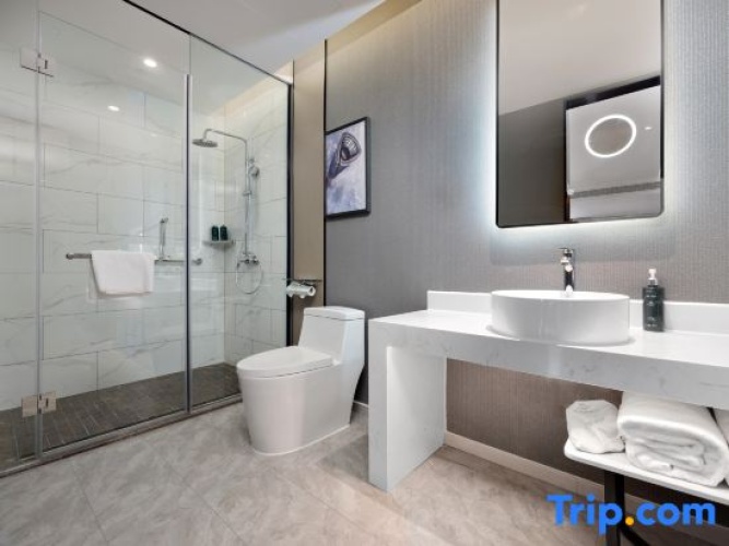 Baiyulan Hotel (Baoding Huadian University of Science and Technology Beiguo Xianxia Tianxia Branch)