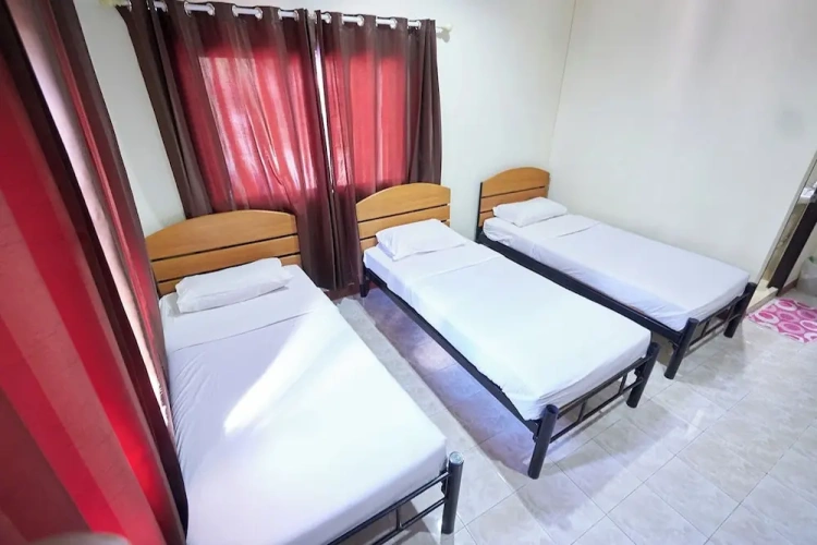 Standard Triple room