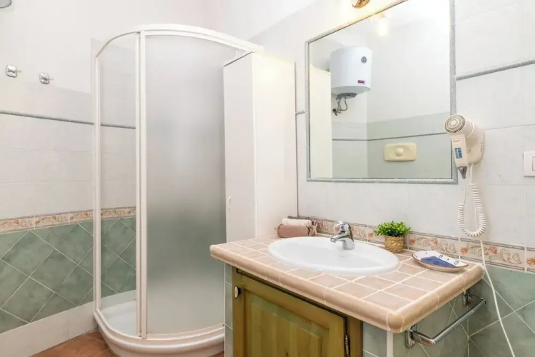 Appartamento Est With Shared Pool