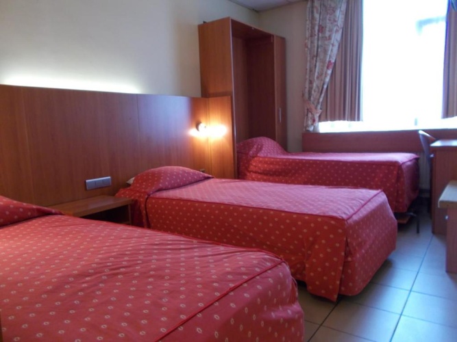 Standard Triple room