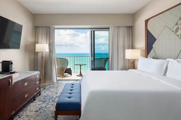 Deluxe Double room with balcony and oceanfront