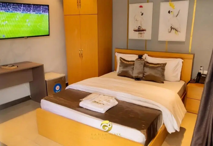 Golden Six Hotel & Restaurant
