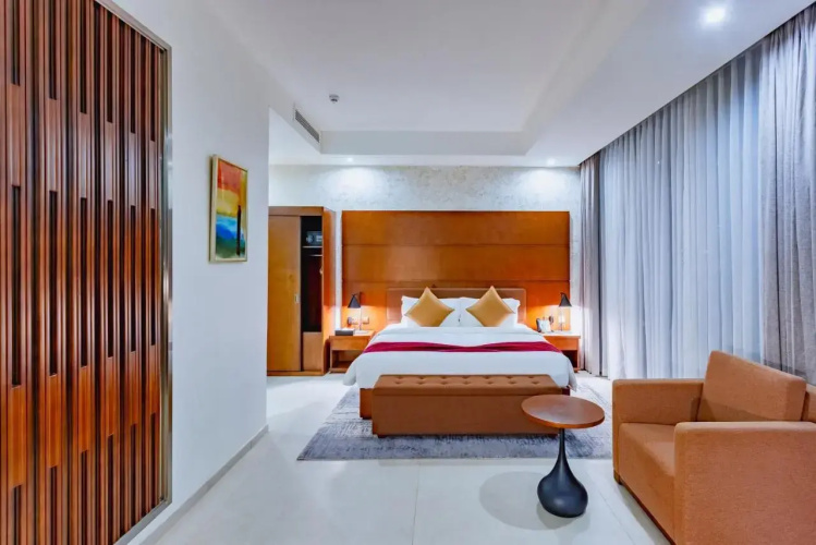 Alisa Hotel Tema