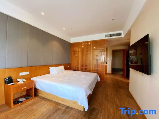 Standard Double room with lake view