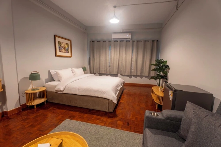 Deluxe Triple room with balcony and with city view