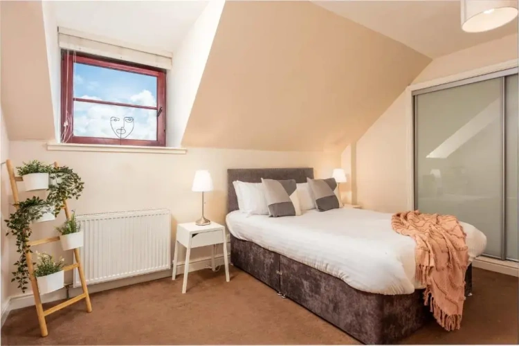 2 Bedrooms Apartment