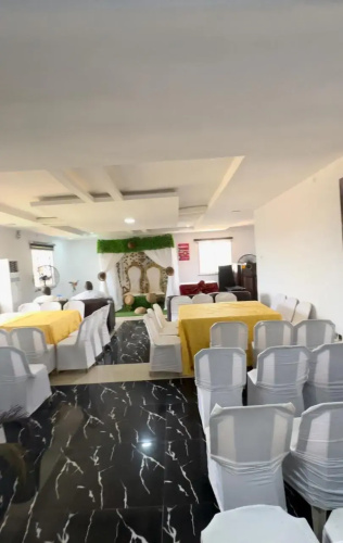 Yais Hotel and Suites