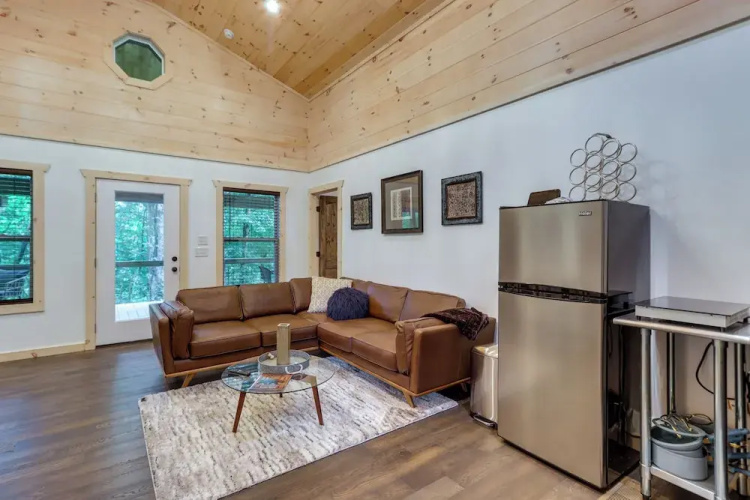 Blue Ridge Mountainside Cottage w/ Fire Pit!