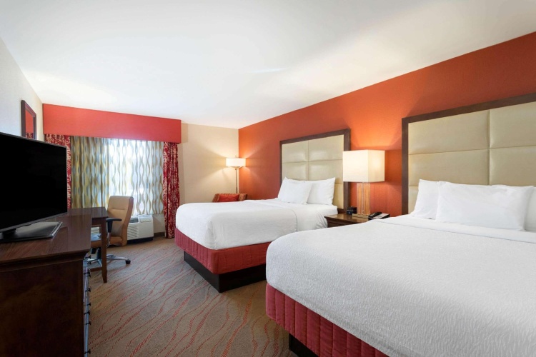Deluxe Triple Family Suite