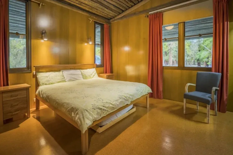 4 Bedrooms Cottage