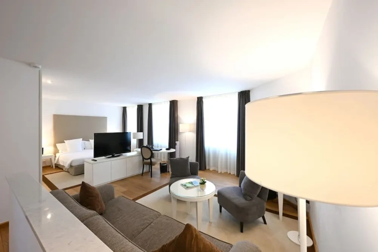 Junior Suite with park view