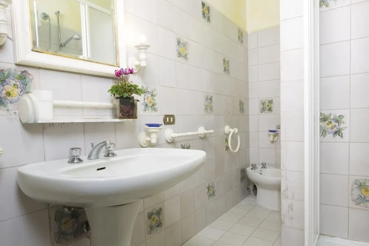 4 Bedrooms Apartment