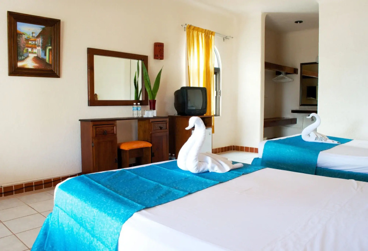 Pelicano Inn Playa del Carmen - Beachfront Hotel