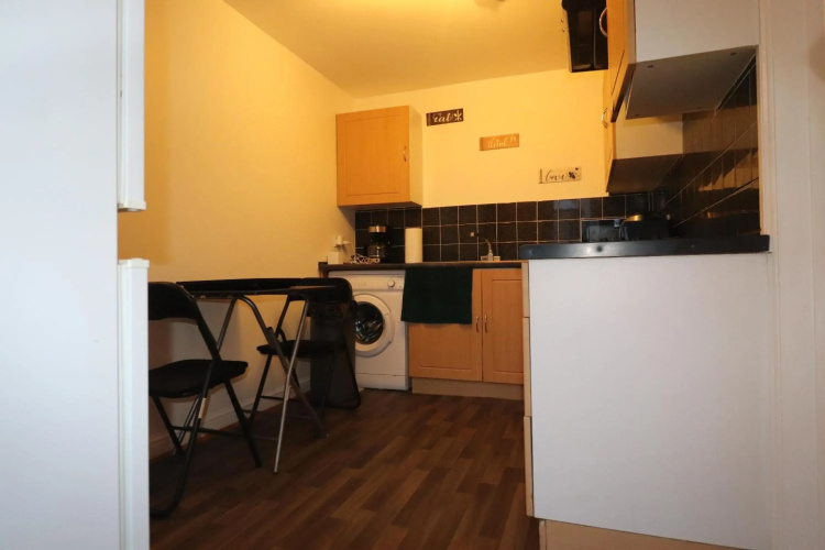 Large Studio Flat - Dartford Town Centre
