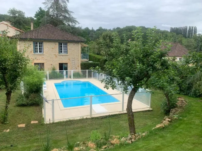 4 Bedrooms Cottage