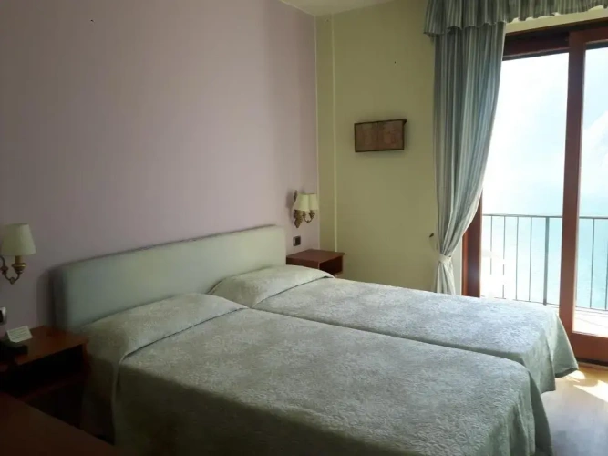 Standard Twin room with balcony and with lake view