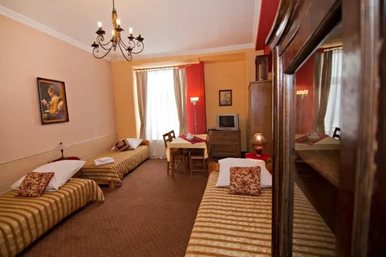 Standard Triple room