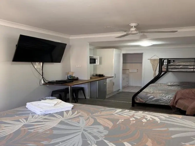 Classic Family room with balcony