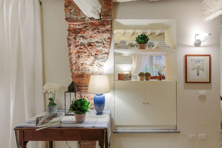 The 1400 s Apartment