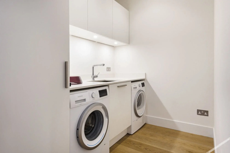 Spacious Chiswick Home with Private Terrace