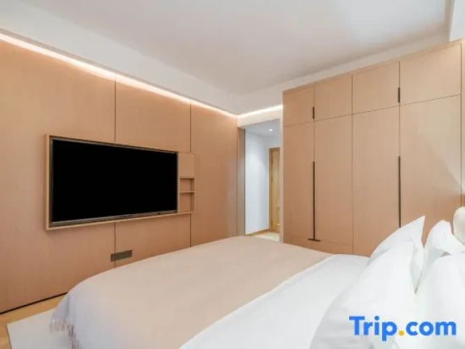 2 Bedrooms Suite with courtyard view