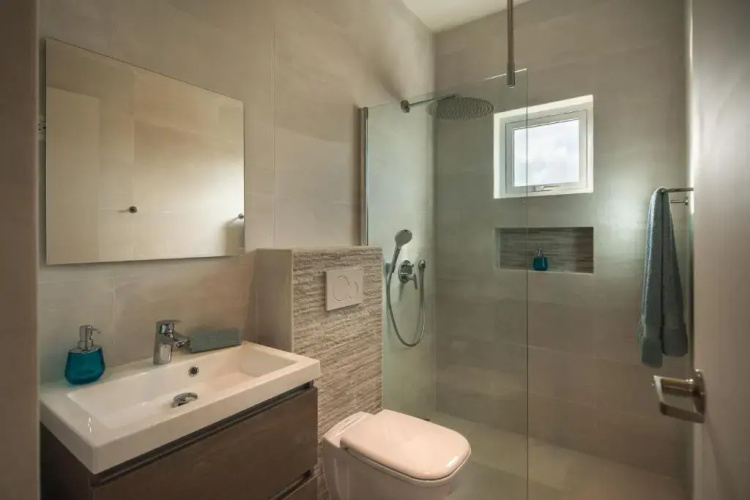Hideout Suites - steps from Eagle Beach