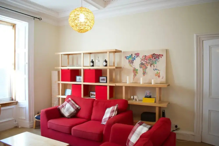 Bright 3 Bedroom Central Apartment