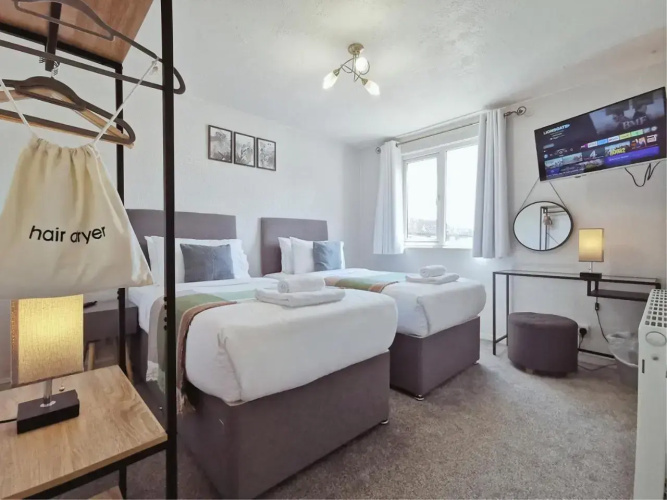 Central Three Bedroom House with Garden