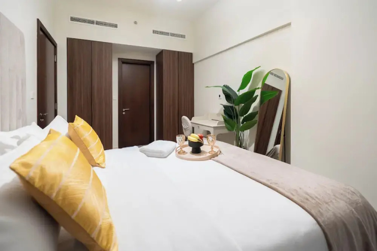 KeyRock - Chic 2BR Escape with Pool