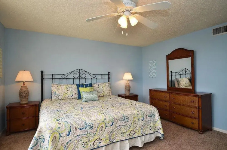 Shoreline 3073 Condo by RedAwning
