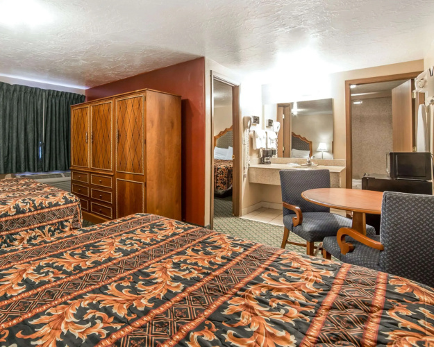Riverton Inn & Suites