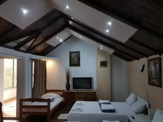 Lira Inn