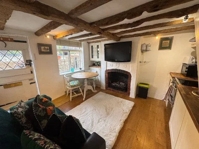The Snug - From 130 Per Night