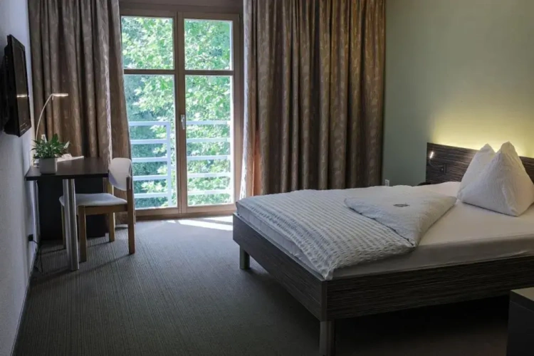 Standard Quadruple room with view