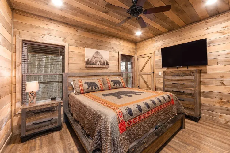 The Gathering Place 3 Bedroom Cabin by RedAwning