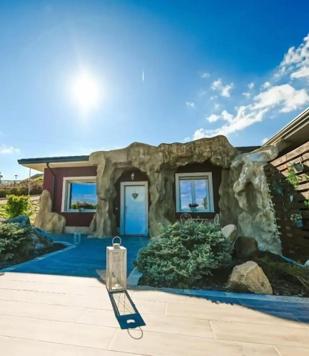 Luxury Suite with mountain view