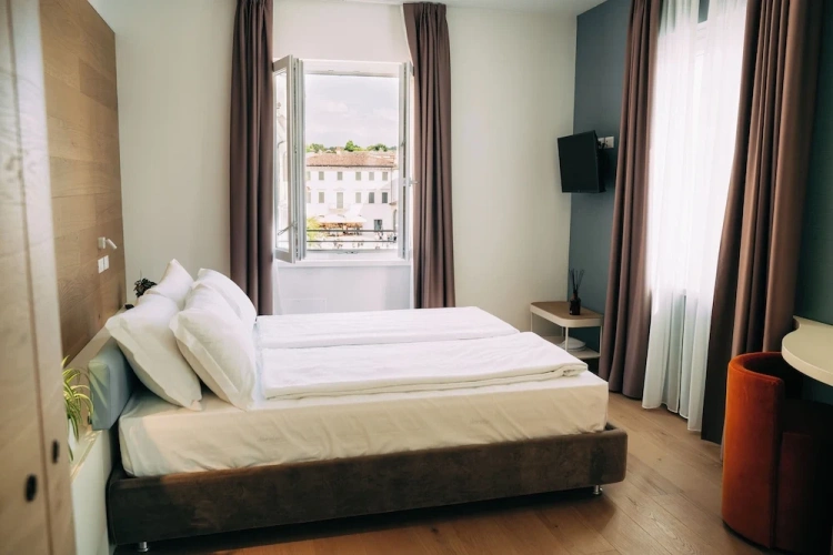 Deluxe Double room with lake view