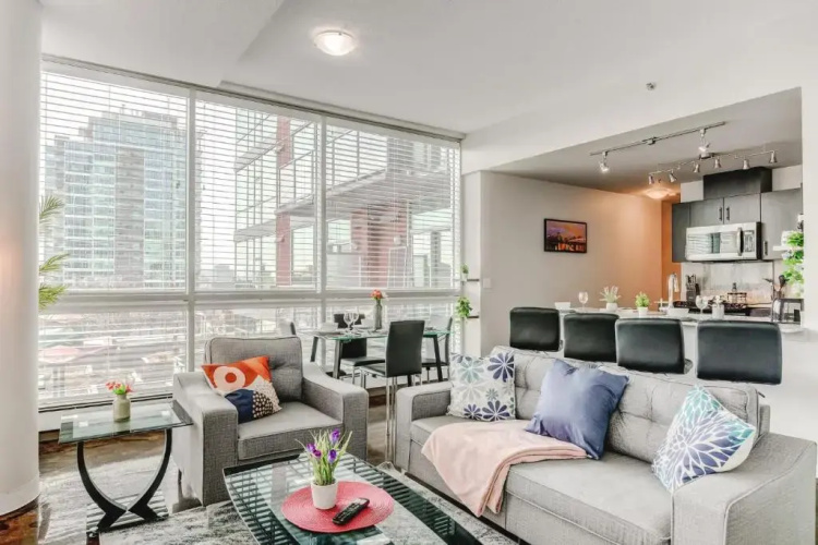 Upscale 2BR Condo - King Bed - Stunning City Views