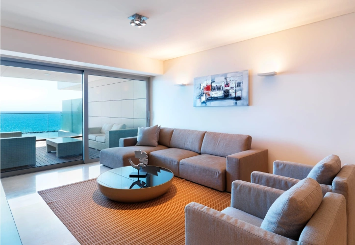 3 Bedrooms Apartment