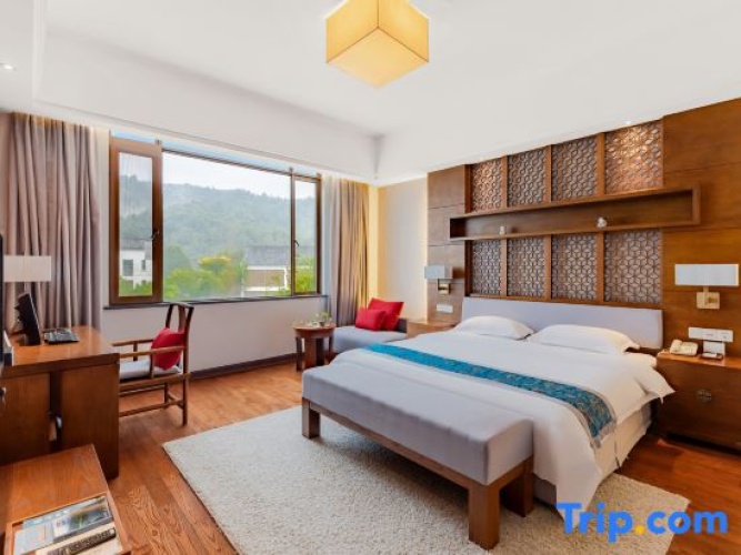 Suite with view