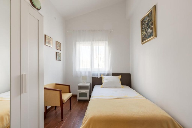 3 Bedrooms Apartment