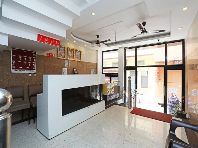 OYO 16815 Hotel Suresha