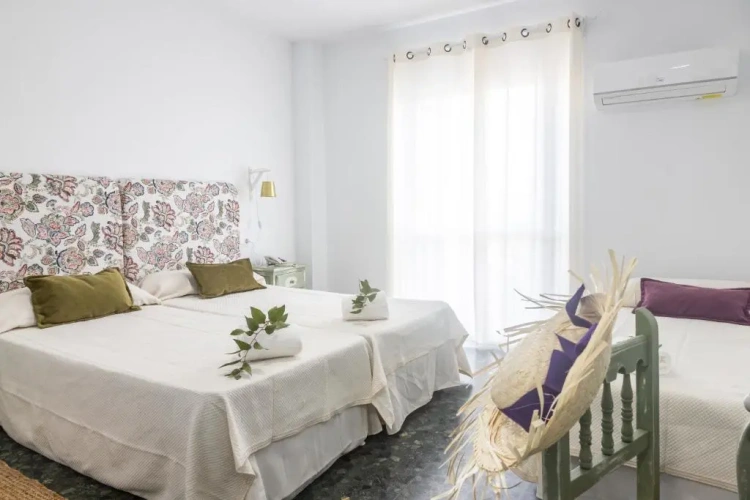 Standard Triple room