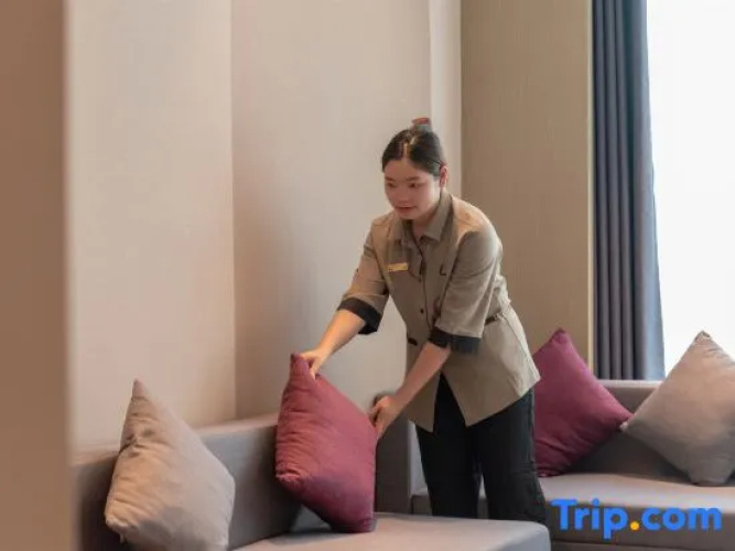 Lavande Hotel (Yunfu Luoding Branch)