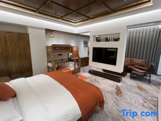 Deluxe Suite