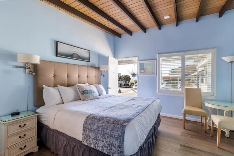 Standard Double room with partial sea view