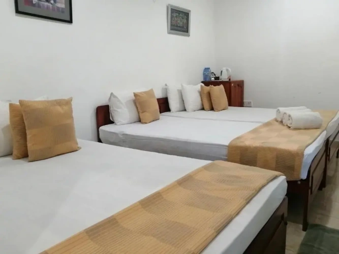 Standard Triple room