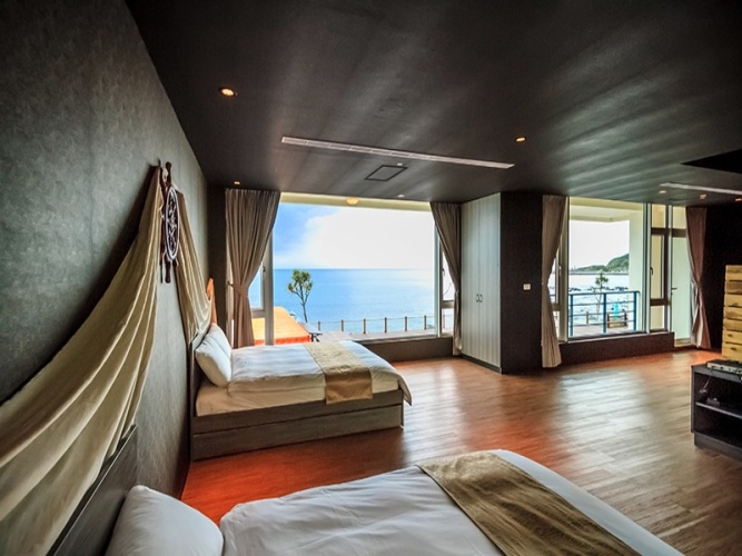 Club Suite with ocean view