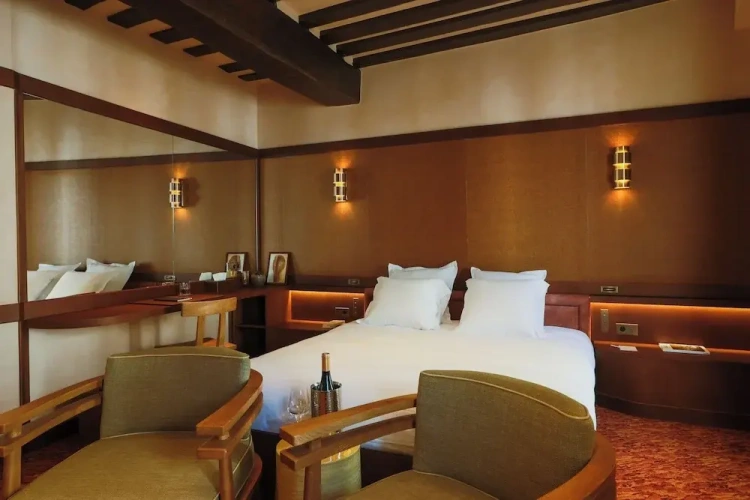 Standard Double room with city view